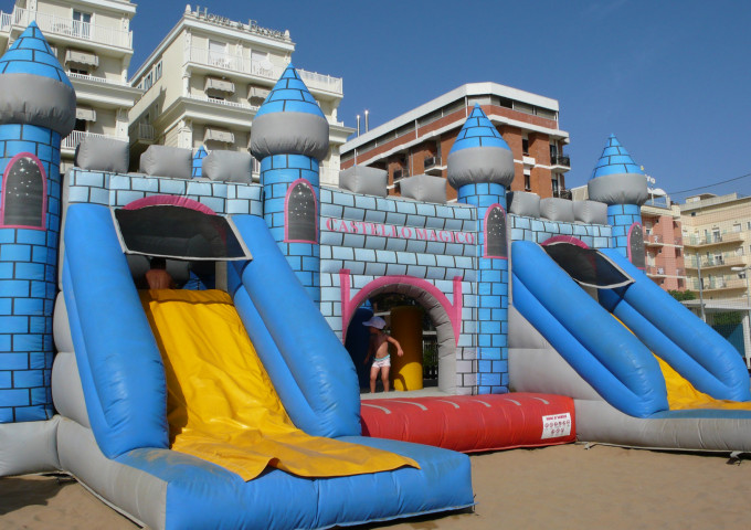 media.Slide_Spiaggia_4Hotel_Mondial_Rimini