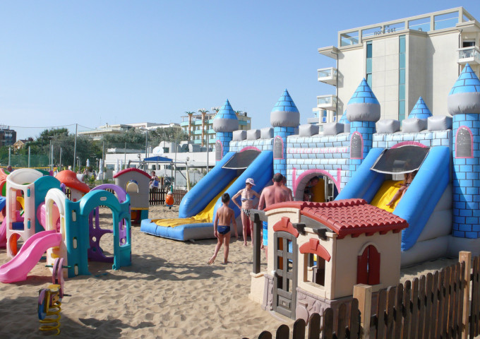 media.Slide_Spiaggia_5Hotel_Mondial_Rimini