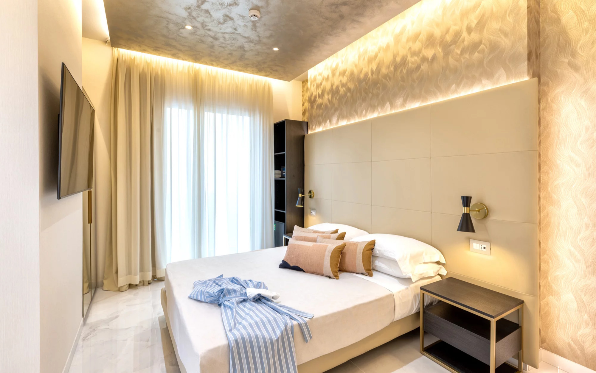 media.Slide_CameraTramonto_1Hotel_Mondial_Rimini